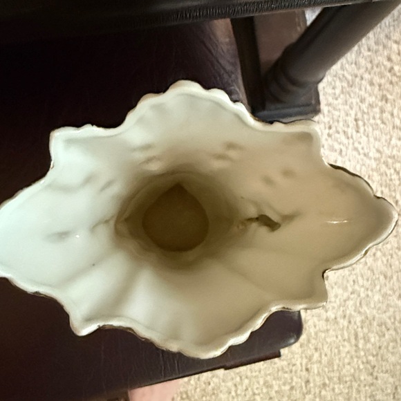 💥(Price decrease)Empress by Haruta; White and Gold Floral Vase - Picture 3 of 4